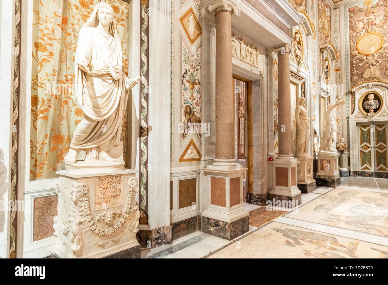 Roma, Italia - 28 dicembre 2023: Interno del museo Galleria Borghese, nessuno Foto Stock