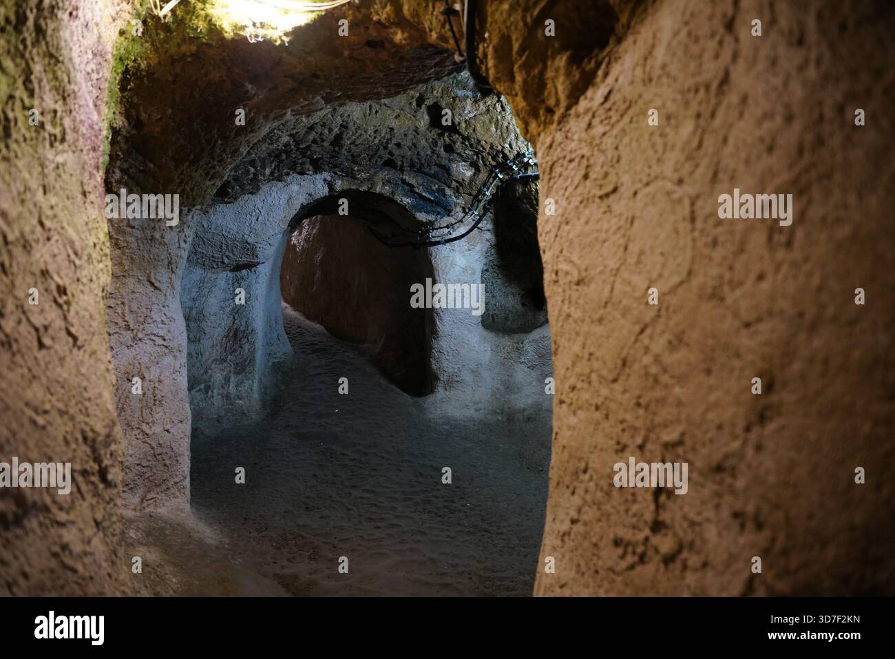 NEVSEHIR, TURKIYE - 09 AGOSTO 2025: Città sotterranea di Derinkuyu nella città di Derinkuyu Foto Stock