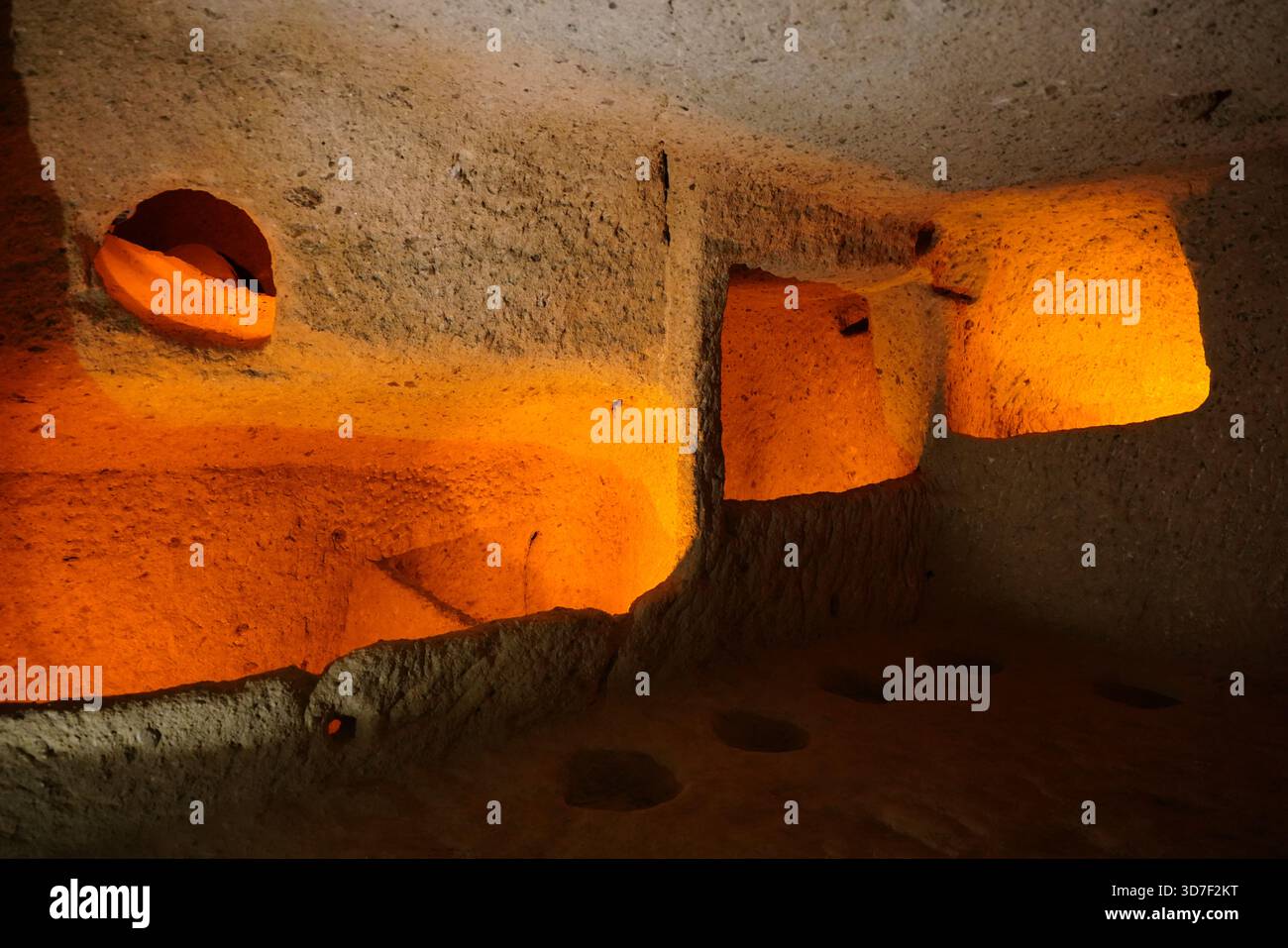 NEVSEHIR, TURKIYE - 09 AGOSTO 2025: Città sotterranea di Kaymakli nella città di Kaymakli Foto Stock
