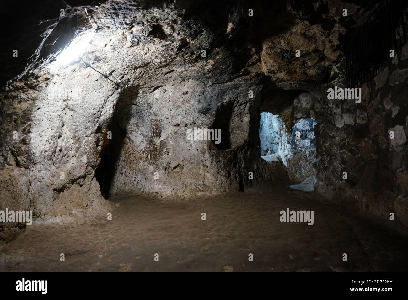 NEVSEHIR, TURKIYE - 09 AGOSTO 2025: Città sotterranea di Derinkuyu nella città di Derinkuyu Foto Stock