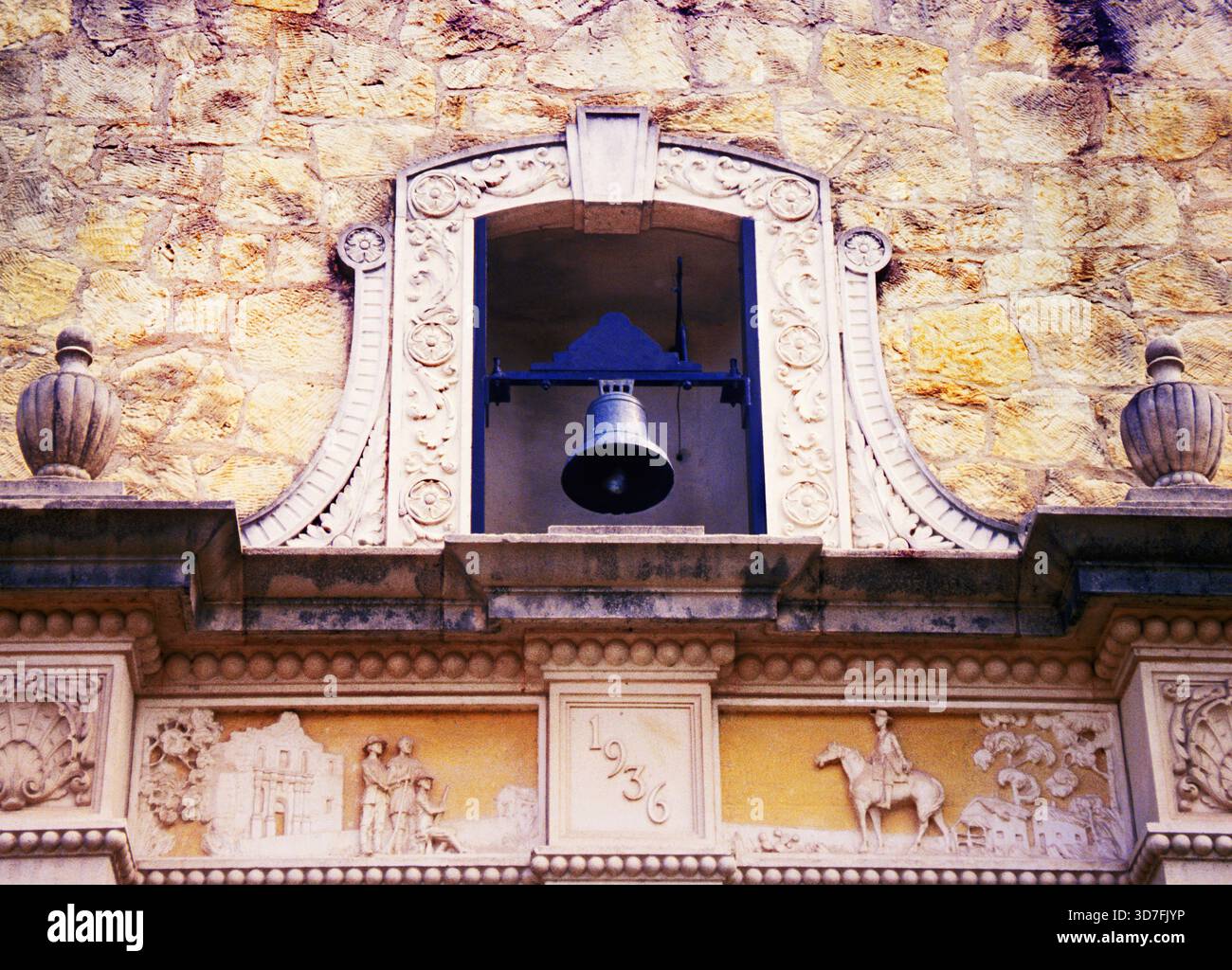 Alamo Bell sul famoso e storico forte di Alamo a San Antonio, Texas, Stati Uniti. Cultura americana e punto di riferimento. La battaglia di Alamo. Attrazione turistica Foto Stock