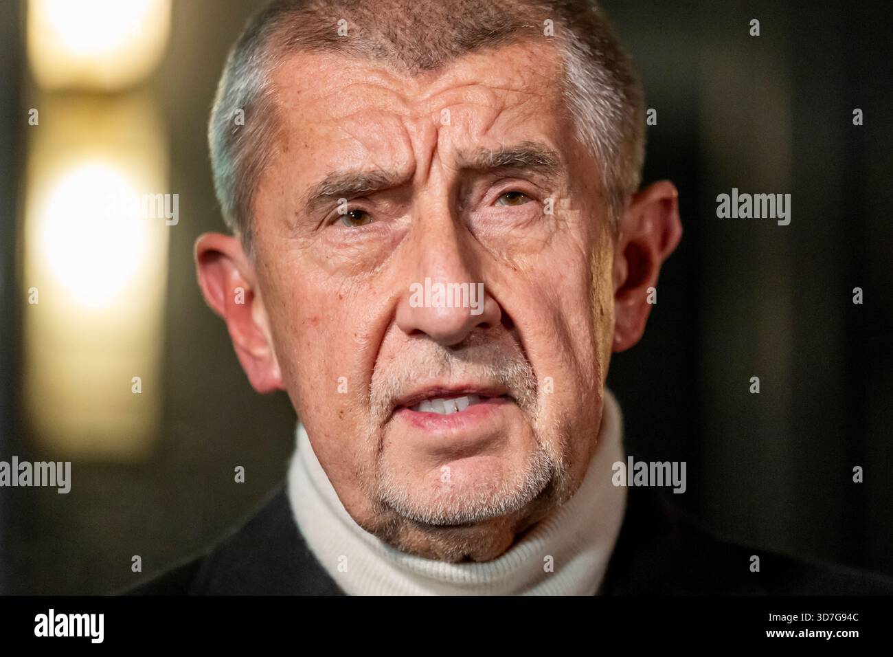 Pruhonice, Repubblica Ceca. 25 novembre 2025. Il ministro degli Esteri russo Sergei Lavrov ha descritto il primo ministro slovacco Robert Fico, il primo ministro ungherese Viktor Orban e probabilmente il prossimo primo ministro ceco Andrej Babis (nella foto) come pragmatici che si preoccupano dei cittadini dei loro paesi, ha riferito l'agenzia di stampa statale russa TASS. Nella foto Andrej Babis dopo la riunione della coalizione dopo la conferenza stampa a Pruhonice, Repubblica Ceca, 25 novembre 2025. Crediti: Ondrej Deml/CTK Photo/Alamy Live News Foto Stock