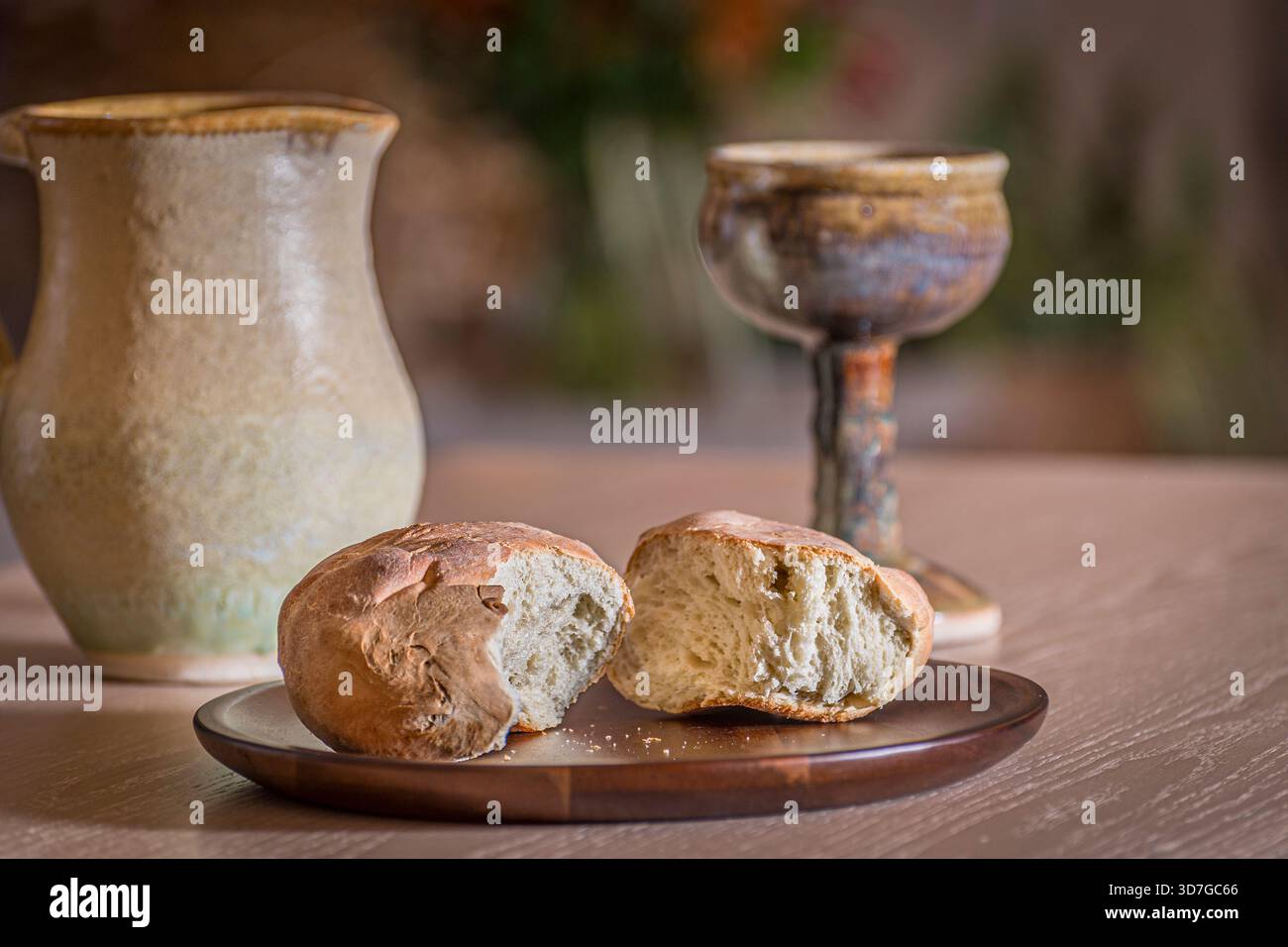 Pane e vino della comunione cristiana su altare particolare, USA Foto Stock