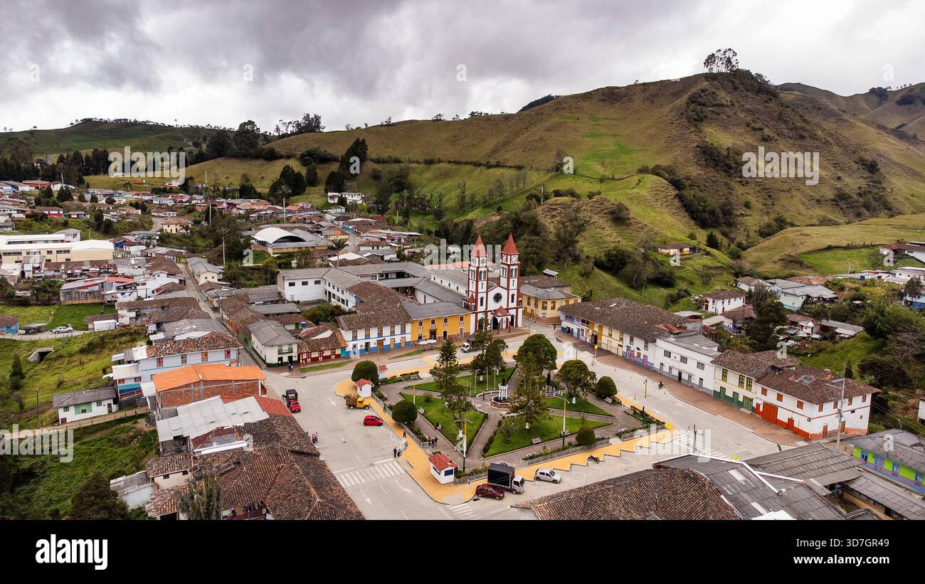 San Felix. Salamina, Caldas - Colombia. 6 ottobre 2025. Vista aerea con drone. Il suo clima è freddo, con una temperatura media di 14°C.. Foto Stock