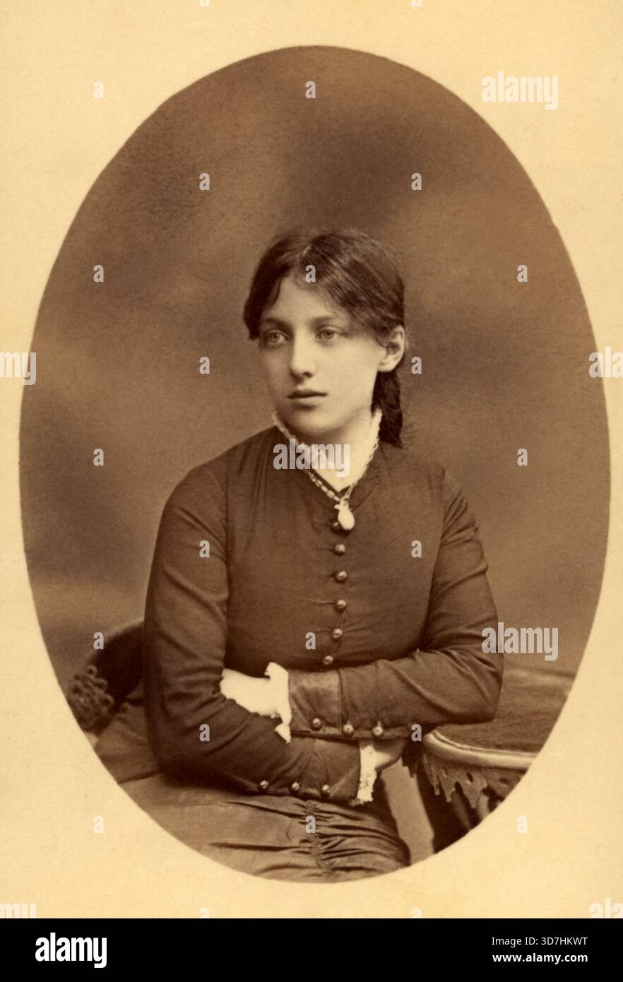 1881 c., Milano, ITALIA: La Marchesa italiana MARIA LUISA MAZZZACORATI ( 1864 - 1944 ), nata a Napoli GAETANI dell'AQUILA D'ARAGONA dei principi di Piedimonte Duchi di Laurenzana e conti di Alife . Sposata a Napoli nel 1884 con Giovanni Antonio MAZZACORATI ( 1866 - 1919 ) Marchese di massa , Massetta e Ville di Bagnolo , Rivo e Casalecchio , Nobile di BOLOGNA . La coppia ebbe due figlie: Paola (1888-1890) e Giovanna (nata nel 1892, in seguito sposata con Gino Nicolai gamba Castelli). Foto di Ganzini & Gabriel , Milano . - FOTO STORICHE - STORIA - Marchesa - principessa - principessa - principessa - Foto Stock