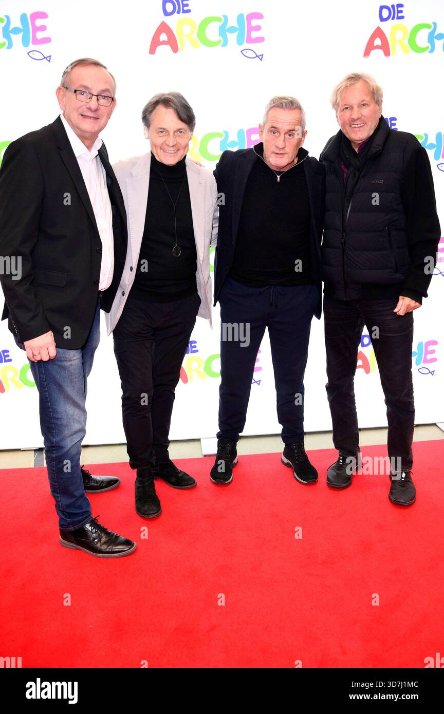 Bernd Siggelkow, Wolfgang Bahro, Tim Wilde e Bernhard Brink bei der Jubiläumsfeier 30 Jahre die Arche in der Arche-Zentrale Hellersdorf. Berlino, 25.11.2025 *** Bernd Siggelkow, Wolfgang Bahro, Tim Wilde e Bernhard Brink alla celebrazione del 30° anniversario di Die Arche presso la sede dell'Arche a Hellersdorf Berlino, 25 11 2025 foto:Xn.xKubelkax/xFuturexImagex arche_5109 Foto Stock