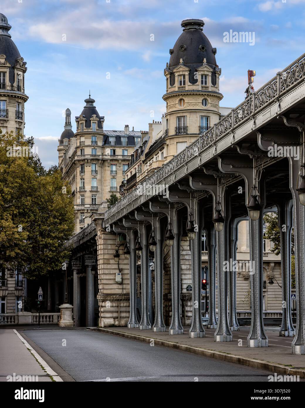 Vista spettacolare del Pont de bir-hakeim Foto Stock
