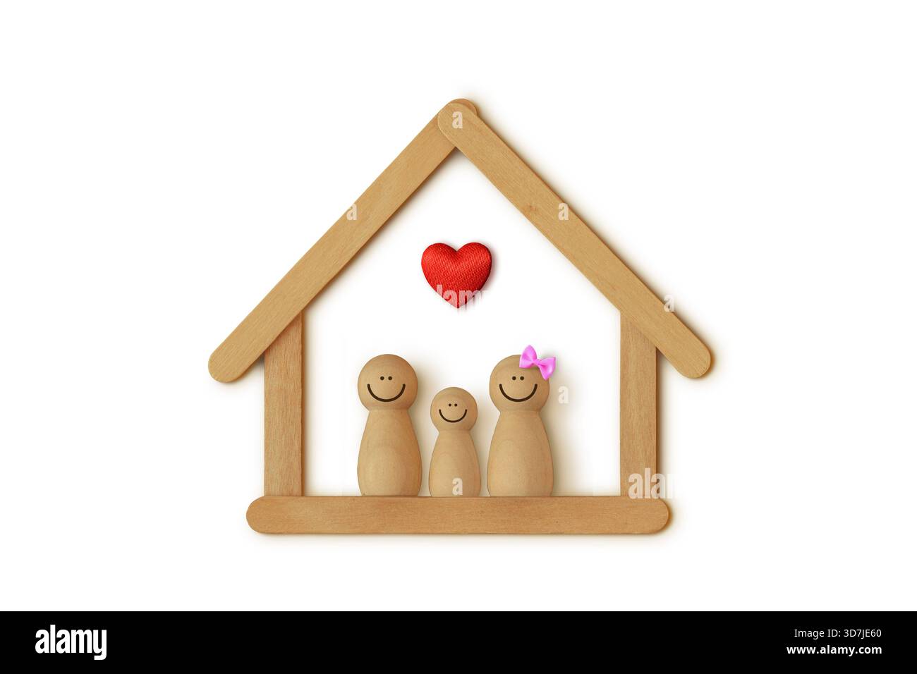 Famiglia di pedine in legno in una casa fatta di bastoni di legno su sfondo bianco - concetto di unione amore e famiglia Foto Stock