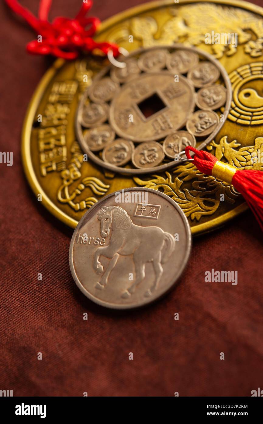 Ciondolo portafortuna cinese. Ciondolo Feng Shui in bronzo. Collana portafortuna asiatica. Gioielli portafortuna. - Italia