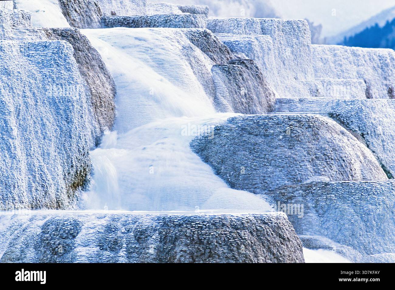 Terrazze naturali in una sorgente termale Foto Stock