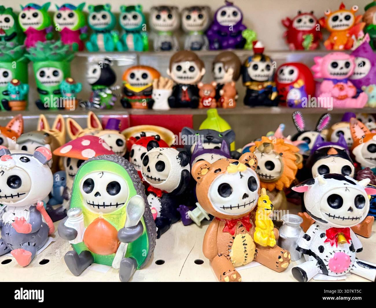 Giocattoli colorati in negozio a Chinatown Foto Stock