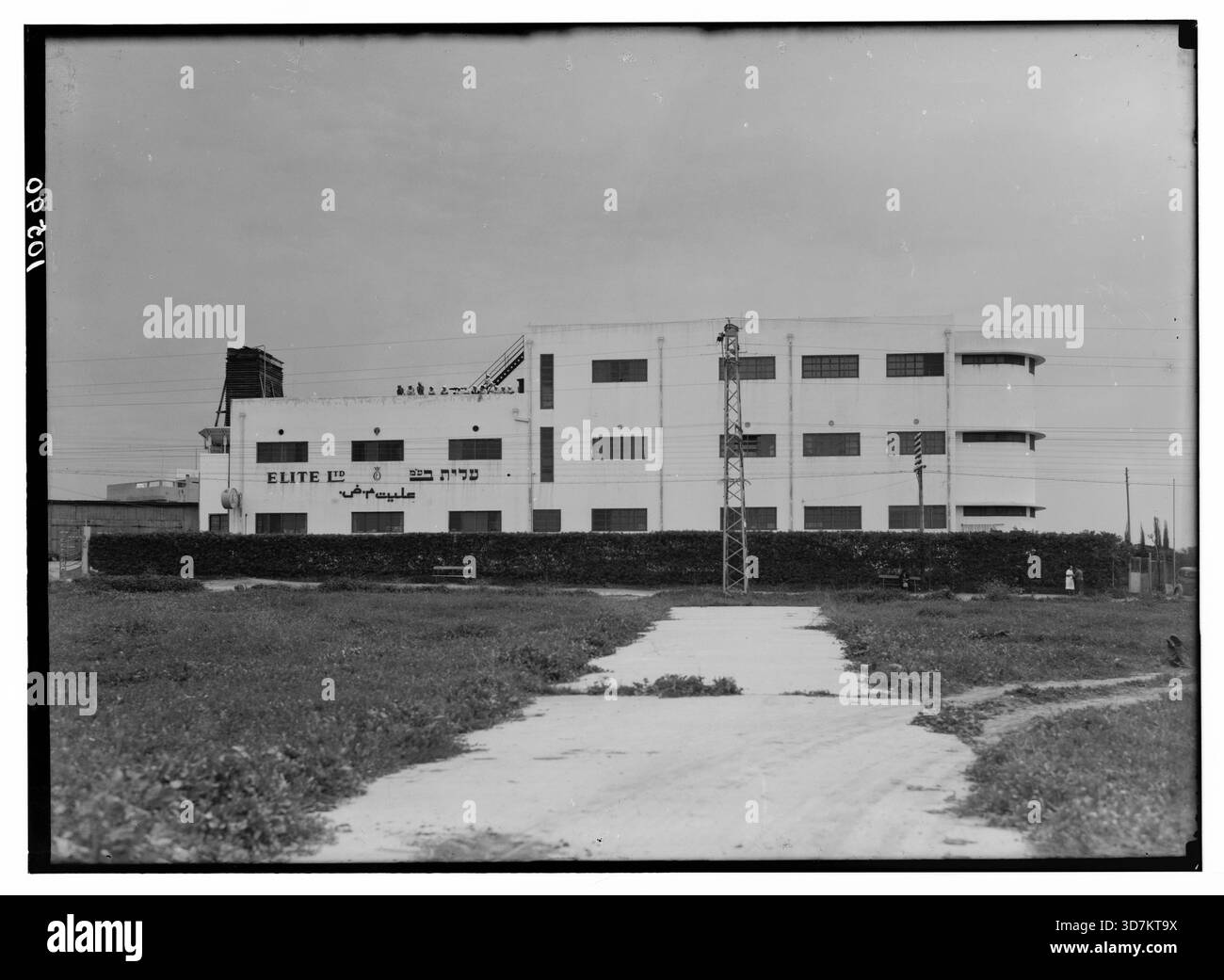 Vista esterna della fabbrica di cioccolato "Elite" a Ramat Gan, la fabbrica di cioccolato "Elite" Ramat Gan. Parte delle fabbriche ebraiche in Palestina 1939 Collezione Elite è stata fondata in Israele nel 1933 ora parte del gruppo Strauss Foto Stock