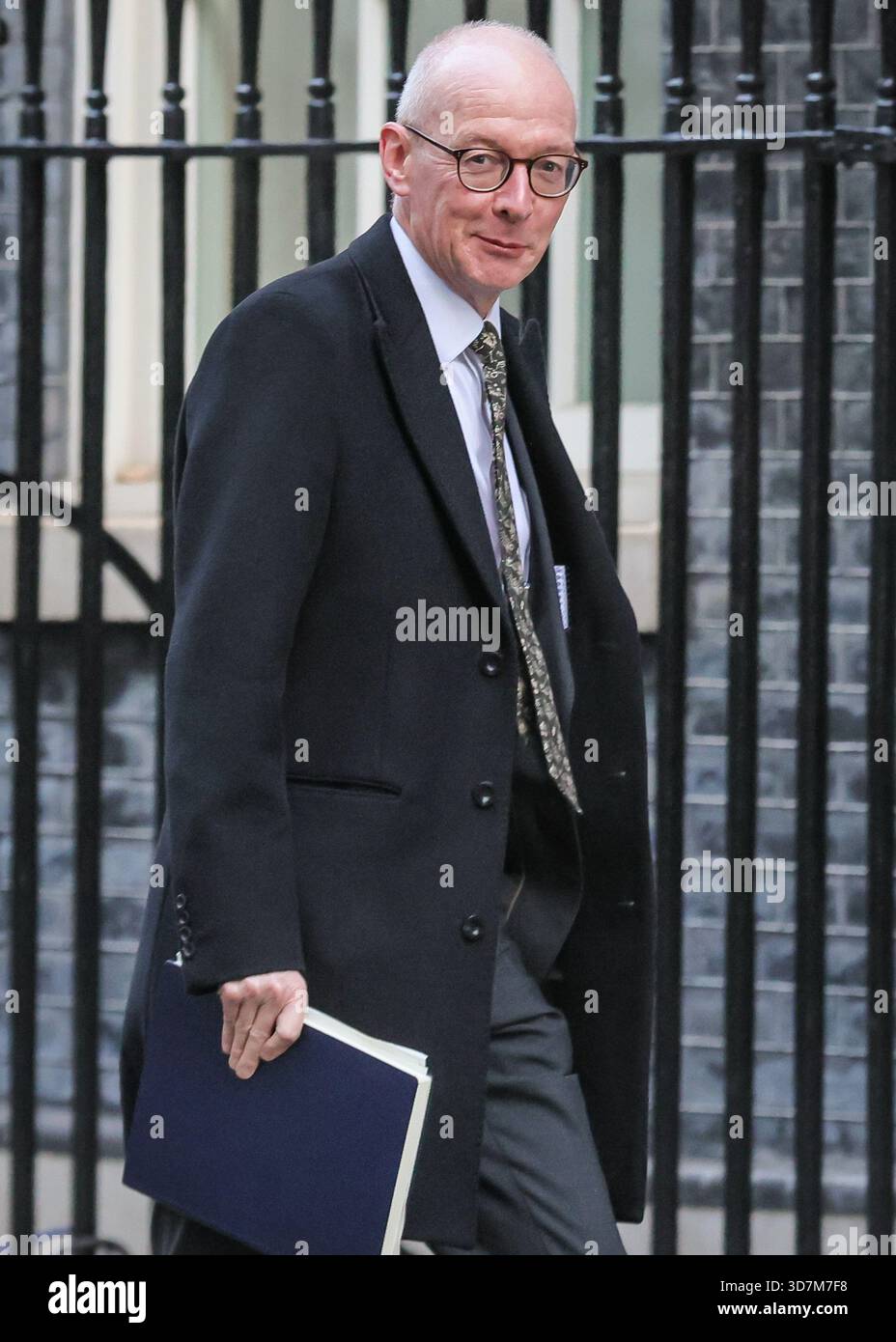 Londra, Regno Unito. 26 novembre 2025. Pat McFadden, Segretario di Stato per il lavoro e le pensioni, Ministro delle relazioni intergovernative, deputato Wolverhampton South East. I ministri partecipano alla riunione del gabinetto di governo a Downing Street, Londra, Regno Unito. Più tardi oggi, la cancelliera Rachel Reeves presenterà il suo tanto atteso bilancio autunnale in Parlamento. Crediti: Imageplotter/Alamy Live News Foto Stock