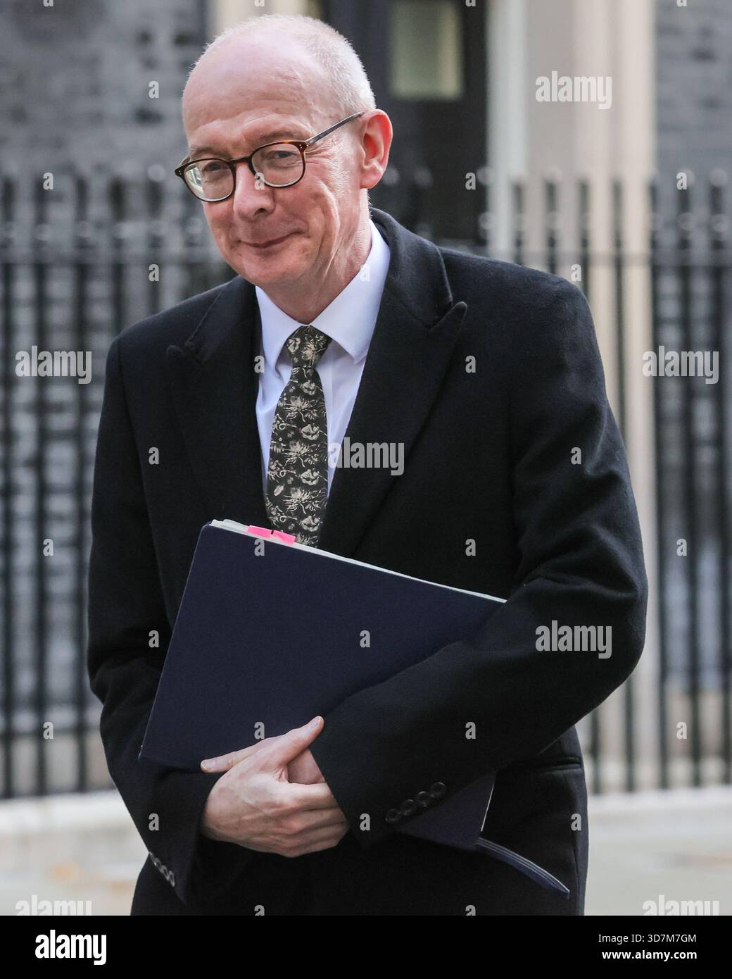 Londra, Regno Unito. 26 novembre 2025. Pat McFadden, Segretario di Stato per il lavoro e le pensioni, Ministro delle relazioni intergovernative, deputato Wolverhampton South East. I ministri partecipano alla riunione del gabinetto di governo a Downing Street, Londra, Regno Unito. Più tardi oggi, la cancelliera Rachel Reeves presenterà il suo tanto atteso bilancio autunnale in Parlamento. Crediti: Imageplotter/Alamy Live News Foto Stock