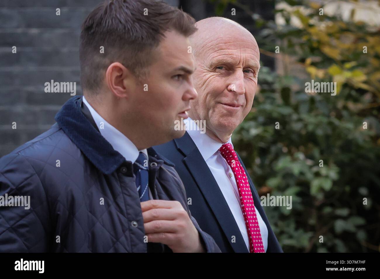 Londra, Regno Unito. 26 novembre 2025. John Healey, Segretario alla difesa, deputato Rawmarsh e Conisbrough. I ministri partecipano alla riunione del gabinetto di governo a Downing Street, Londra, Regno Unito. Più tardi oggi, la cancelliera Rachel Reeves presenterà il suo tanto atteso bilancio autunnale in Parlamento. Crediti: Imageplotter/Alamy Live News Foto Stock