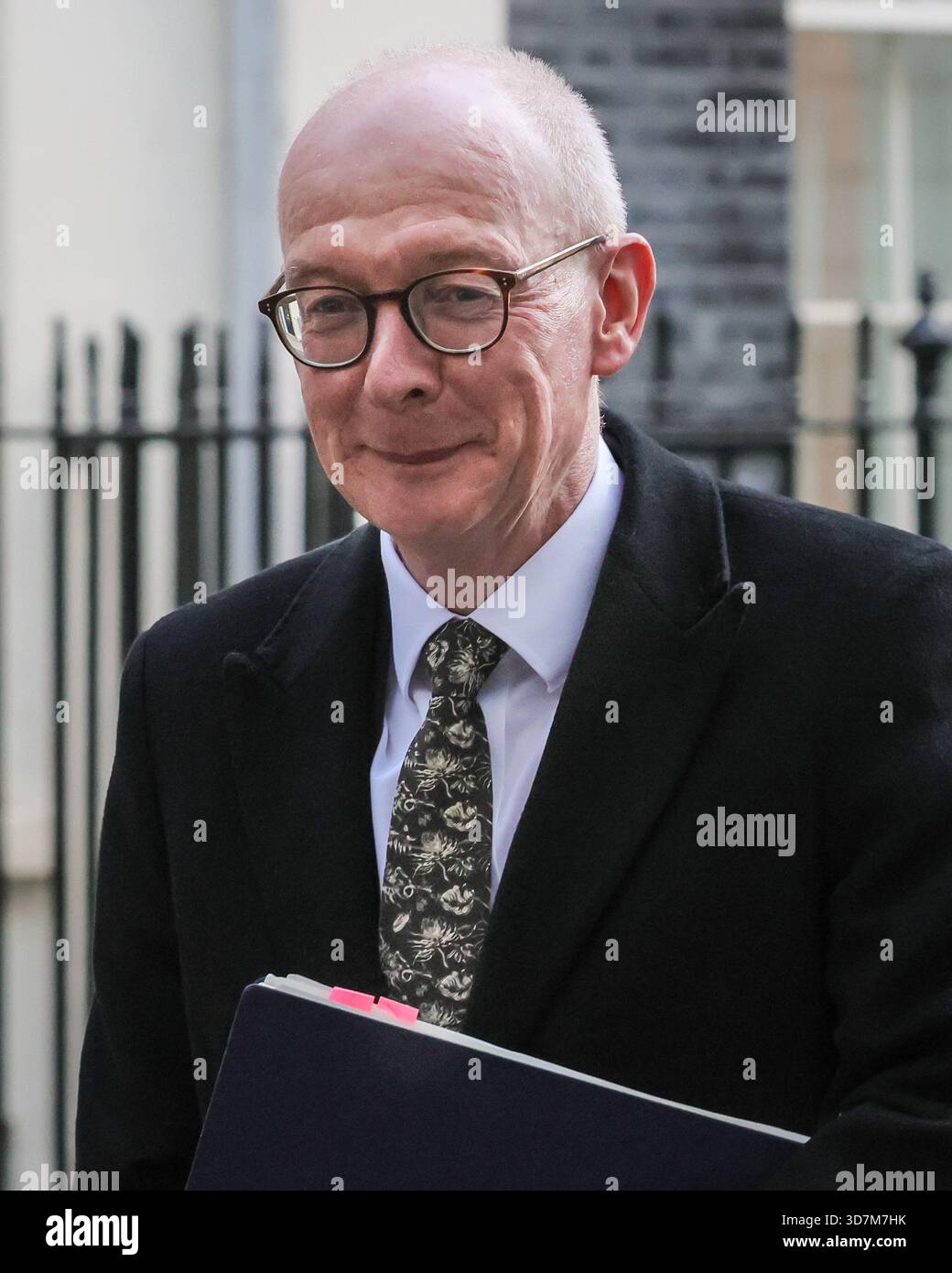 Londra, Regno Unito. 26 novembre 2025. Pat McFadden, Segretario di Stato per il lavoro e le pensioni, Ministro delle relazioni intergovernative, deputato Wolverhampton South East. I ministri partecipano alla riunione del gabinetto di governo a Downing Street, Londra, Regno Unito. Più tardi oggi, la cancelliera Rachel Reeves presenterà il suo tanto atteso bilancio autunnale in Parlamento. Crediti: Imageplotter/Alamy Live News Foto Stock