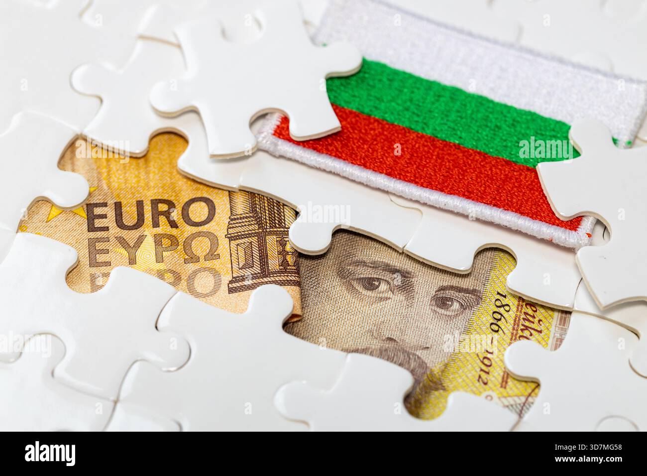 Bulgaria, soldi, euro. L'ingresso della Bulgaria nell'Eurozona. Concetto finanziario ed economico. Cambio Lev in euro. primo piano Foto Stock
