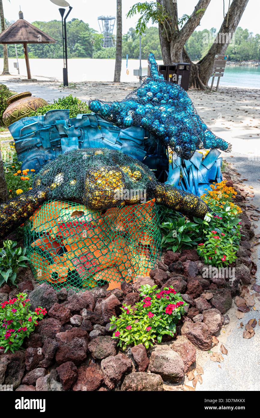 Curiose sculture a Palawan Beach, Sentosa Island, Singapore, Sud-est asiatico Foto Stock