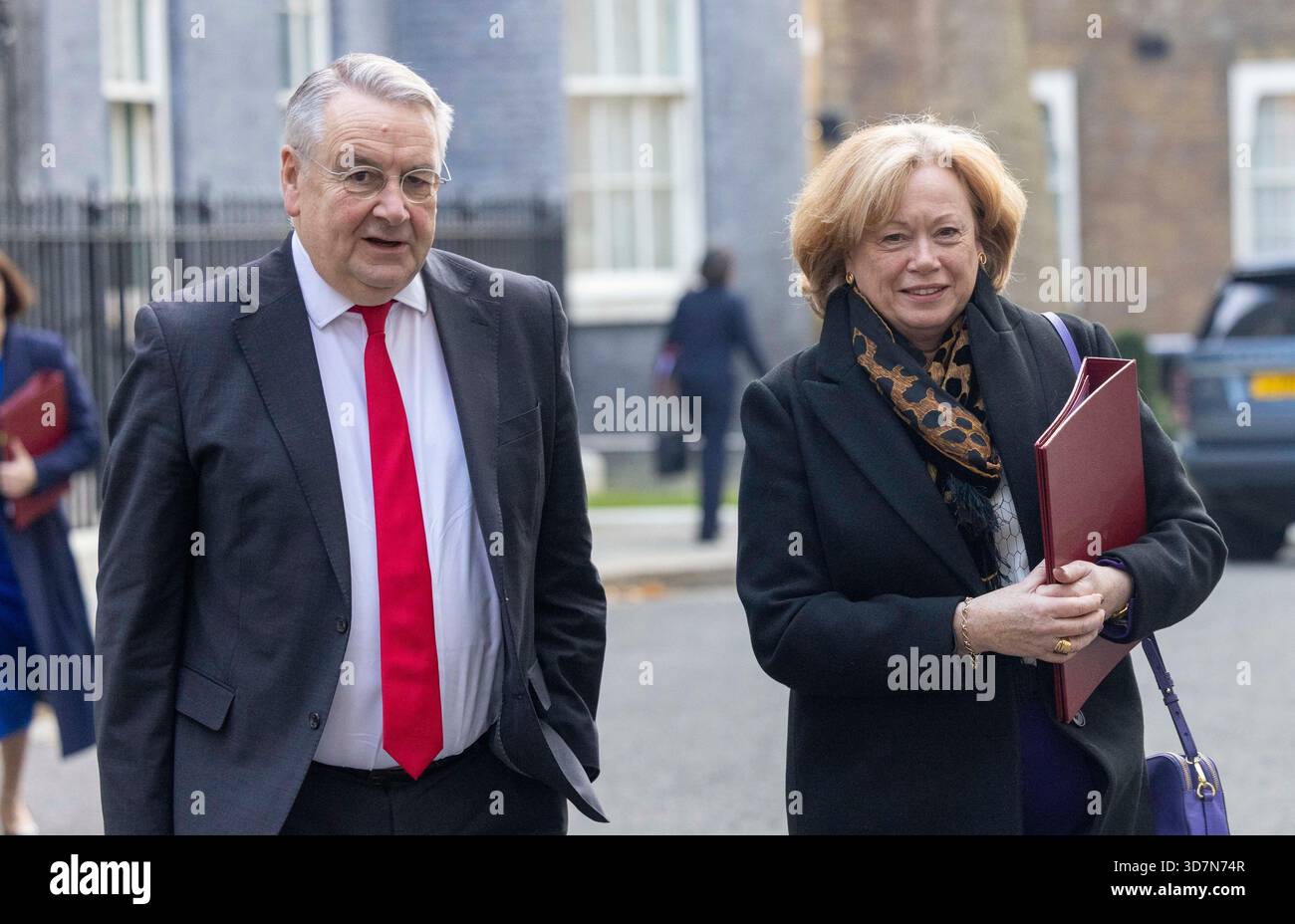 Londra, Regno Unito. 26 novembre 2025. Alan Campbell, Lord Presidente del Consiglio, e leader della camera dei comuni e baronessa (Angela) Smith Lord Privy Seal, e leader della camera dei Lord, a Downing Street per una riunione del Gabinetto nel giorno del budget. Crediti: Mark Thomas/Alamy Live News Foto Stock