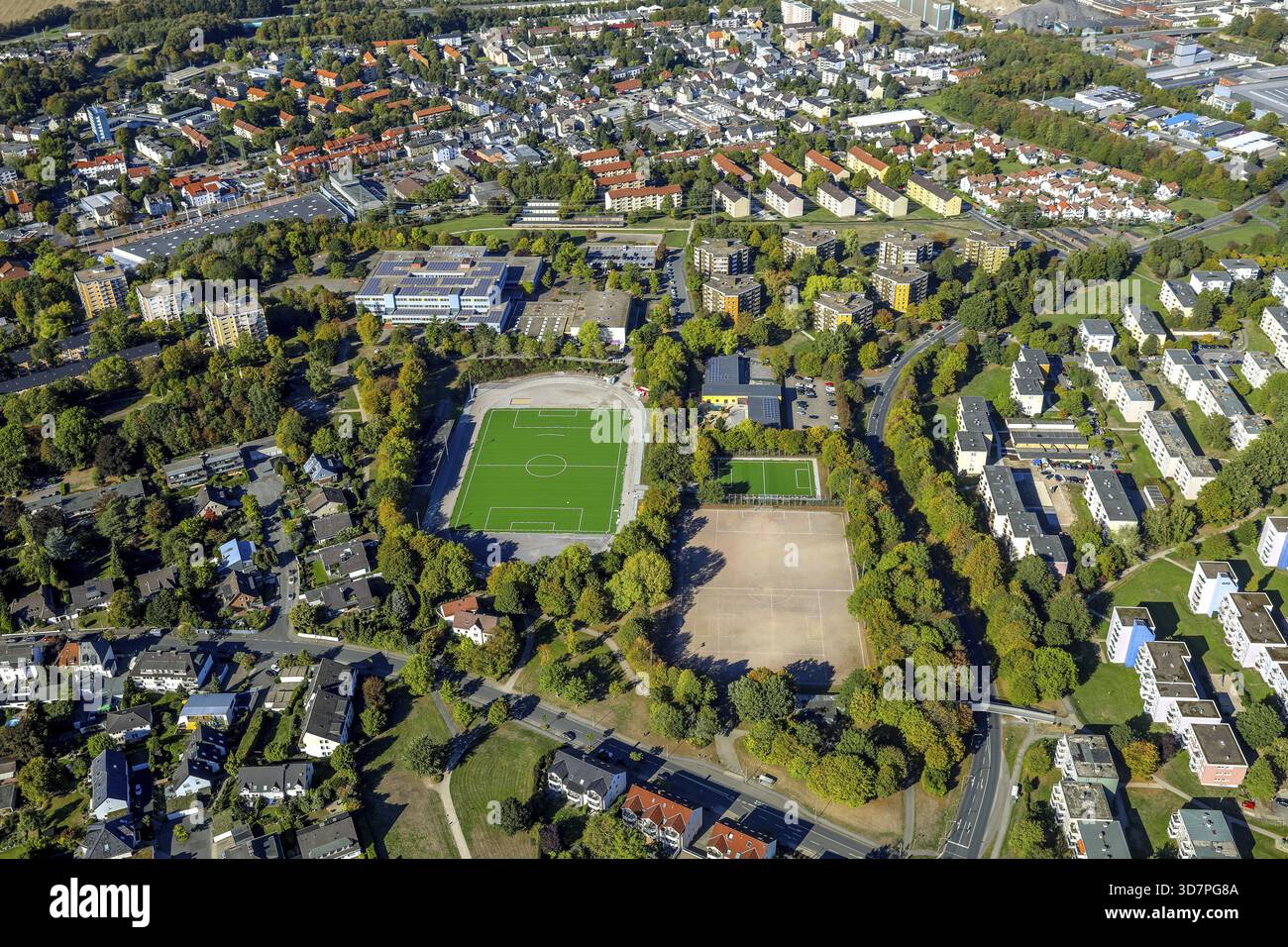 Foto aerea, panoramica, centro diurno Am Buegel, campo sportivo, club di tiro Hagen-Boele e.V., Fritz-Steinhoff-Gesamtschule, Am Buegel, Hagen, Ruhr Foto Stock