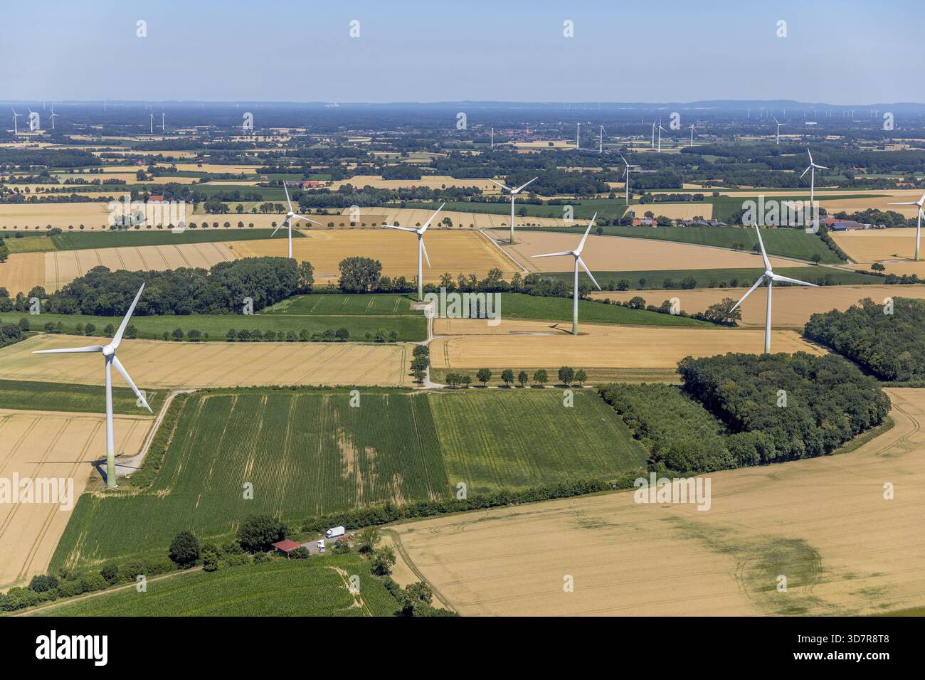 Turbine eoliche nel Muensterland con campi e prati, agricoltura, Rueckamp, Ennigerloh, distretto di Warendorf, MUENSTERLAND, Renania settentrionale-Vestfalia, GE Foto Stock