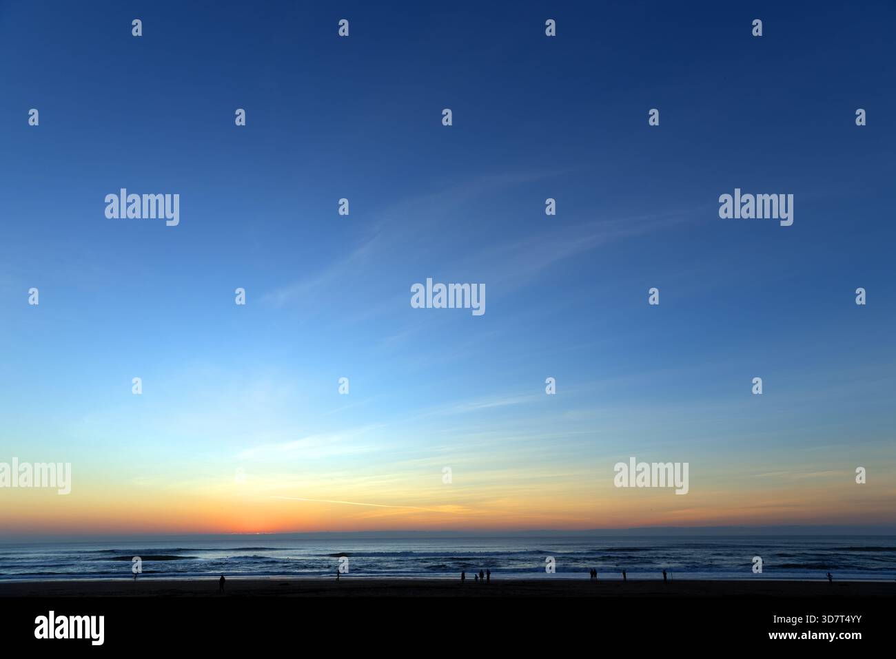 Ampio cielo al tramonto su Ocean Beach a San Francisco Foto Stock