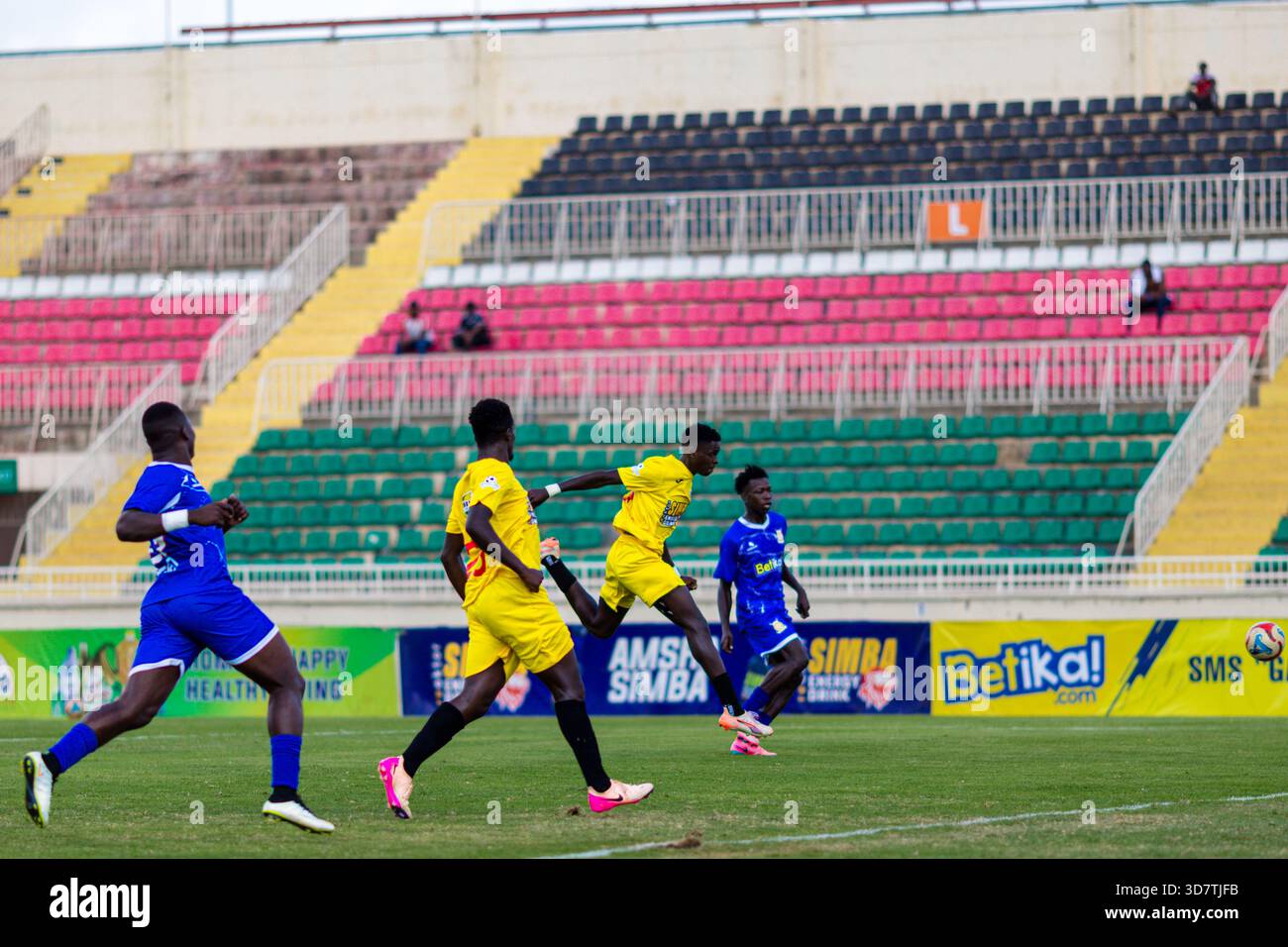 Nyayo National Stadium Nairobi, Kenya - novembre 26 2025 Bidco United 2 Police FC 3 Sportpesa Premier League FKF Football Soccer Game Men Foto Stock