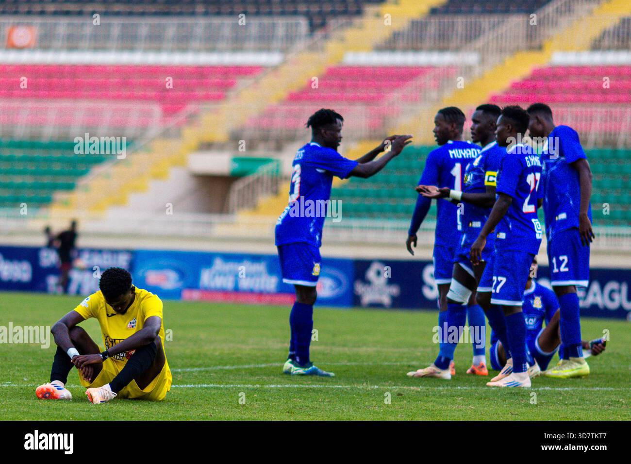 Nyayo National Stadium Nairobi, Kenya - novembre 26 2025 Bidco United 2 Police FC 3 Sportpesa Premier League FKF Football Soccer Game Men Foto Stock