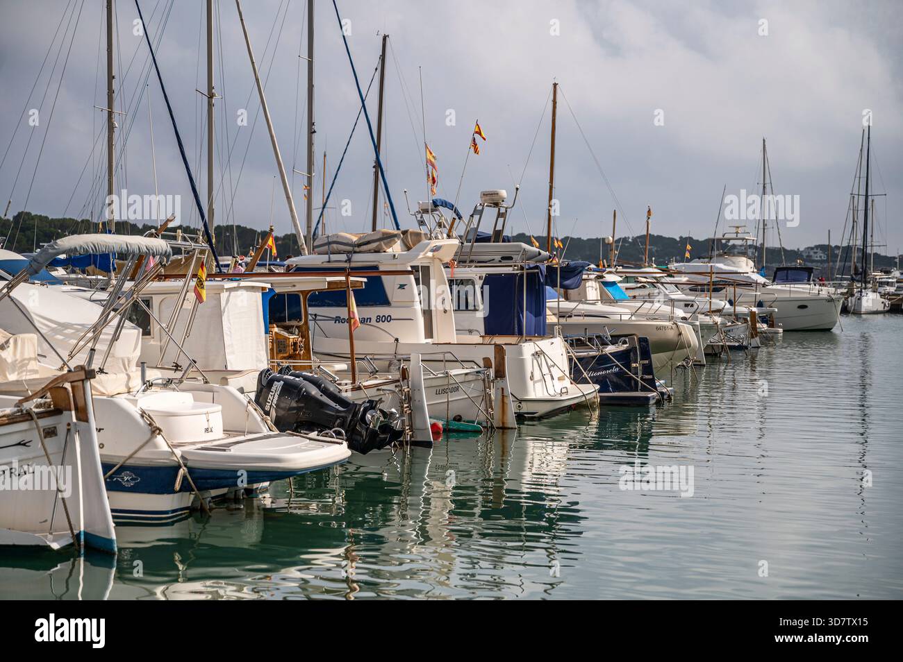 Barche locali ormeggiate a Portocolom, porto, Maiorca Foto Stock