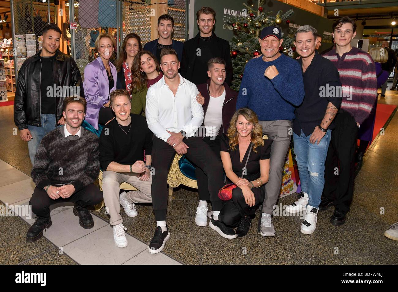 Berlin-abb/ Guest, Felix Nieder, Annika Ernst, Daniel Sommer, Rebecca Immanuel, Ronja Forcher, Julian David, Ramon Roselly, Linus Weber, Maximilian Seitz, Luise Bähr, Axel Schulz, Max Weidner und Jannik GNTM und Friedrich Liechtenstein zu Gast beim 5.Charity Promi Pack 2025 im Bikini Berlin AM 26.11.2025 Berlin Deutschland *** Berlin abb Guest, Felix Nieder, Annika Ernst, Daniel Sommer, Rebecca Immanuel, Ronja Forcher, Julian David, Ramon Roselly, Linus Weber, Maximilian Seitz, Luise Bähr, Axel Schulz, Max Weidner e Jannik GNTM e Friedrich Liechtenstein come ospiti al 5 Charity Promi Pa Foto Stock