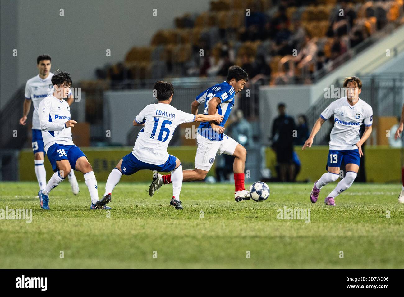 Mong Kok Stadium, HONG KONG, Cina: LAM Hin Ting dell'Eastern FC in azione durante l'AFC Champions League TWO - Eastern FC vs gamba Osaka al Mong Kok Stadium il 27 novembre 2025 a Hong Kong, Cina (foto di Jack ng/Alamy Live News) Foto Stock