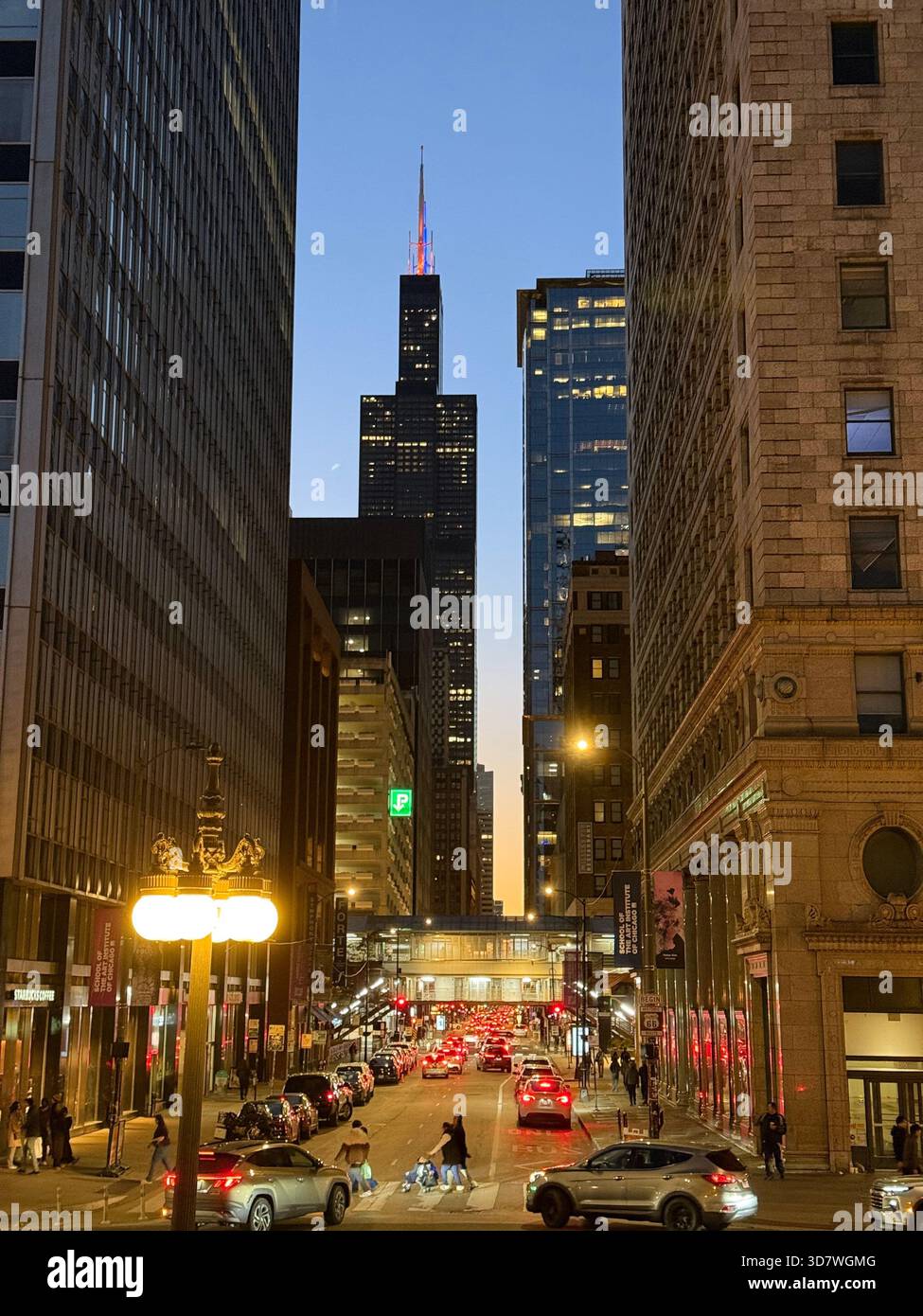 Willis Tower, ex Sears Tower, nel paesaggio urbano - Immagine stock catturata con smartphone