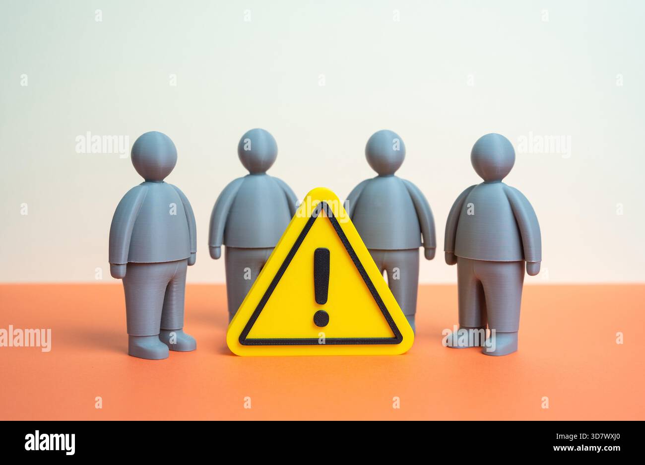 Gente grigia e segno di attenzione. Concorso e candidati. Problemi di indifferenza al problema, una società online. Apatia, mancanza di impegno o consapevolezza nella società. Disinnesto elettore Foto Stock