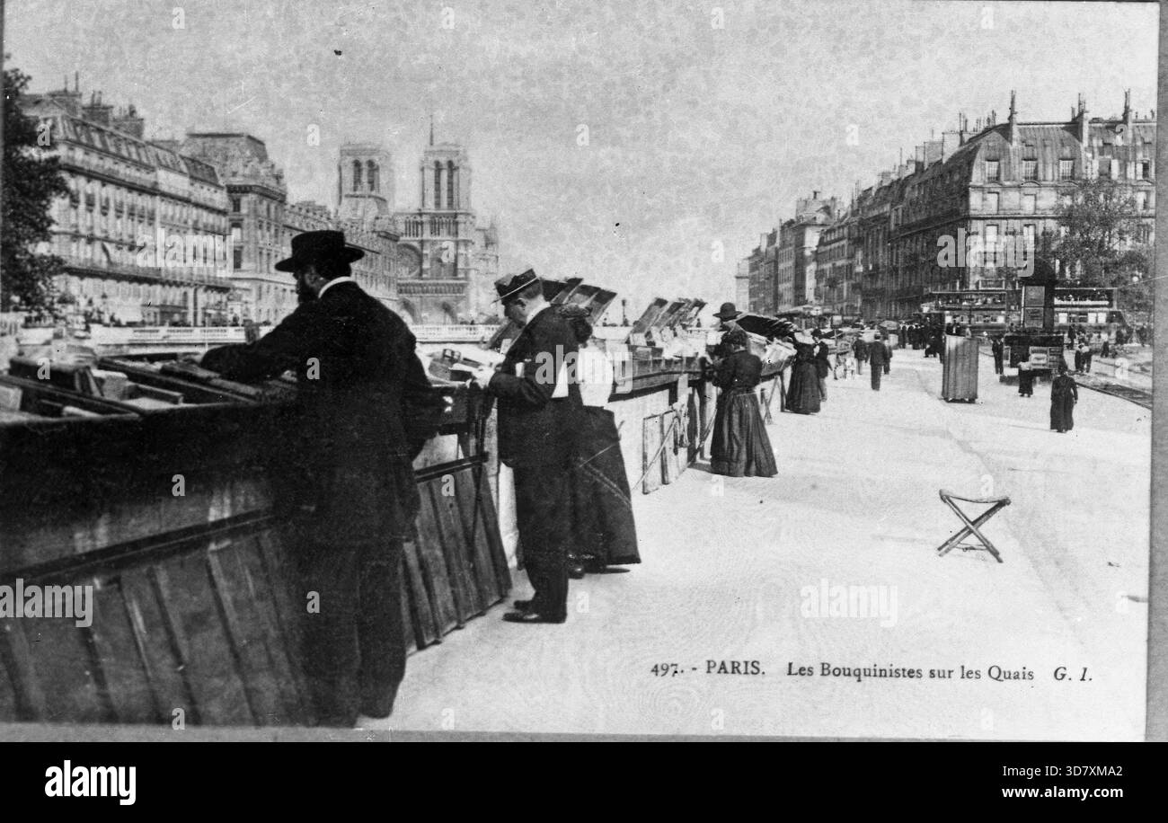 Le libraie di Parigi sono librai di libri antichi e di seconda mano, presenti su gran parte delle banchine della Senna; sulla riva destra, da Pont Marie a Quai du Louvre; sulla riva sinistra, da Quai de la Tournelle a Quai Voltaire. Con quasi 300.000 libri, oltre a un gran numero di stampe, riviste, cartoline da collezione, ecc., oltre 200 librerie gestiscono quasi 900 scatole sulle banchine della Senna. Foto Stock