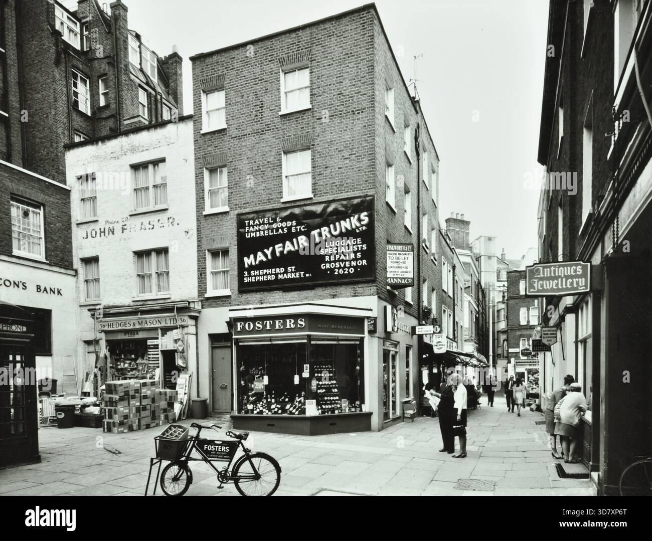 28-36 Shepherd Market, London Borough of Westminster: Front Elevations, Mayfair, Shops, 1967. Foto Stock