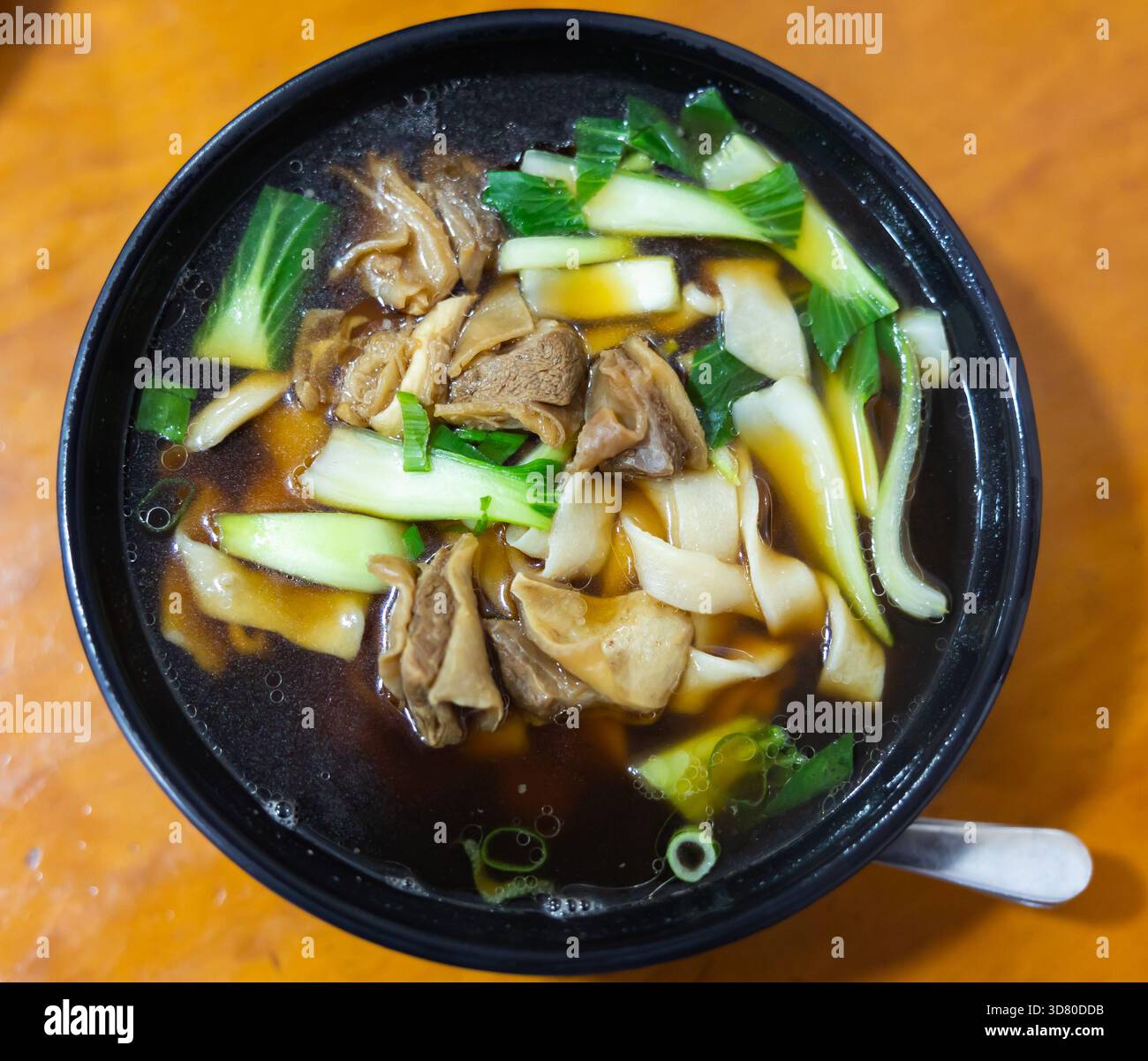 Zuppa di noodle di manzo al pomodoro brasata taiwanese Foto Stock