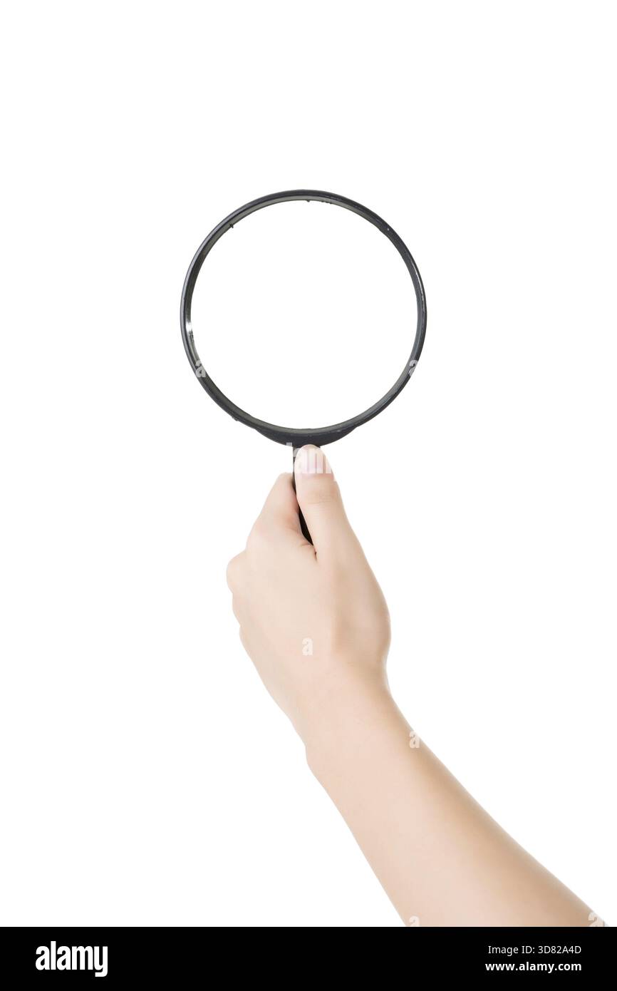 Mano umana con una lente d'ingrandimento, primo piano isolato su bianco Foto Stock