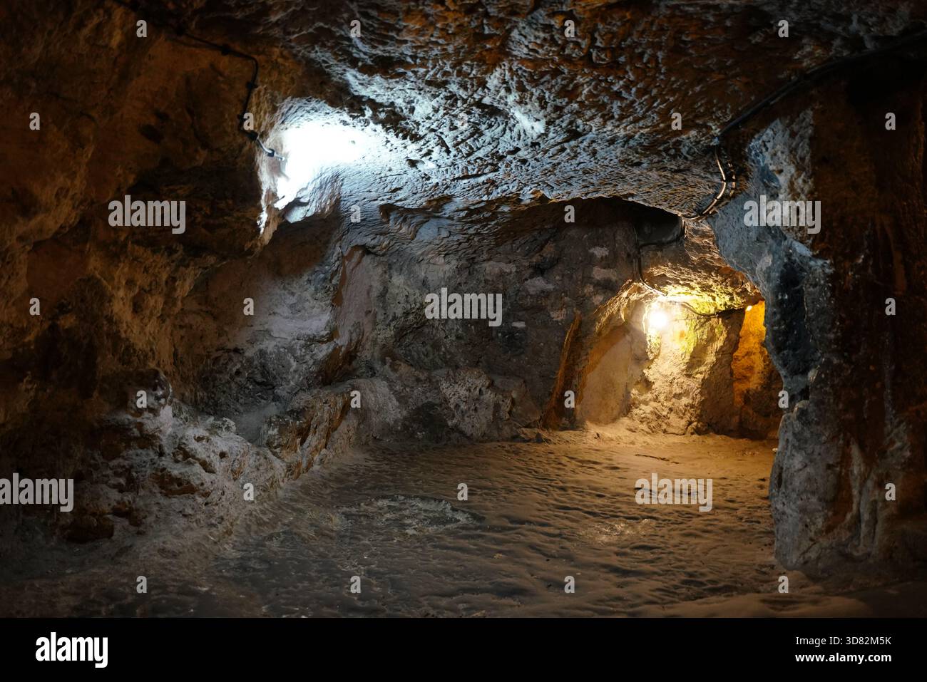 NEVSEHIR, TURKIYE - 09 AGOSTO 2025: Città sotterranea di Derinkuyu nella città di Derinkuyu Foto Stock