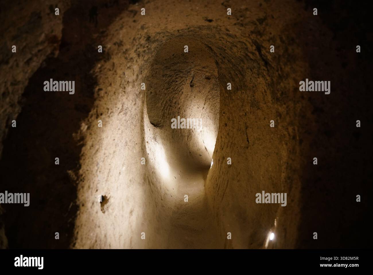 NEVSEHIR, TURKIYE - 09 AGOSTO 2025: Città sotterranea di Kaymakli nella città di Kaymakli Foto Stock