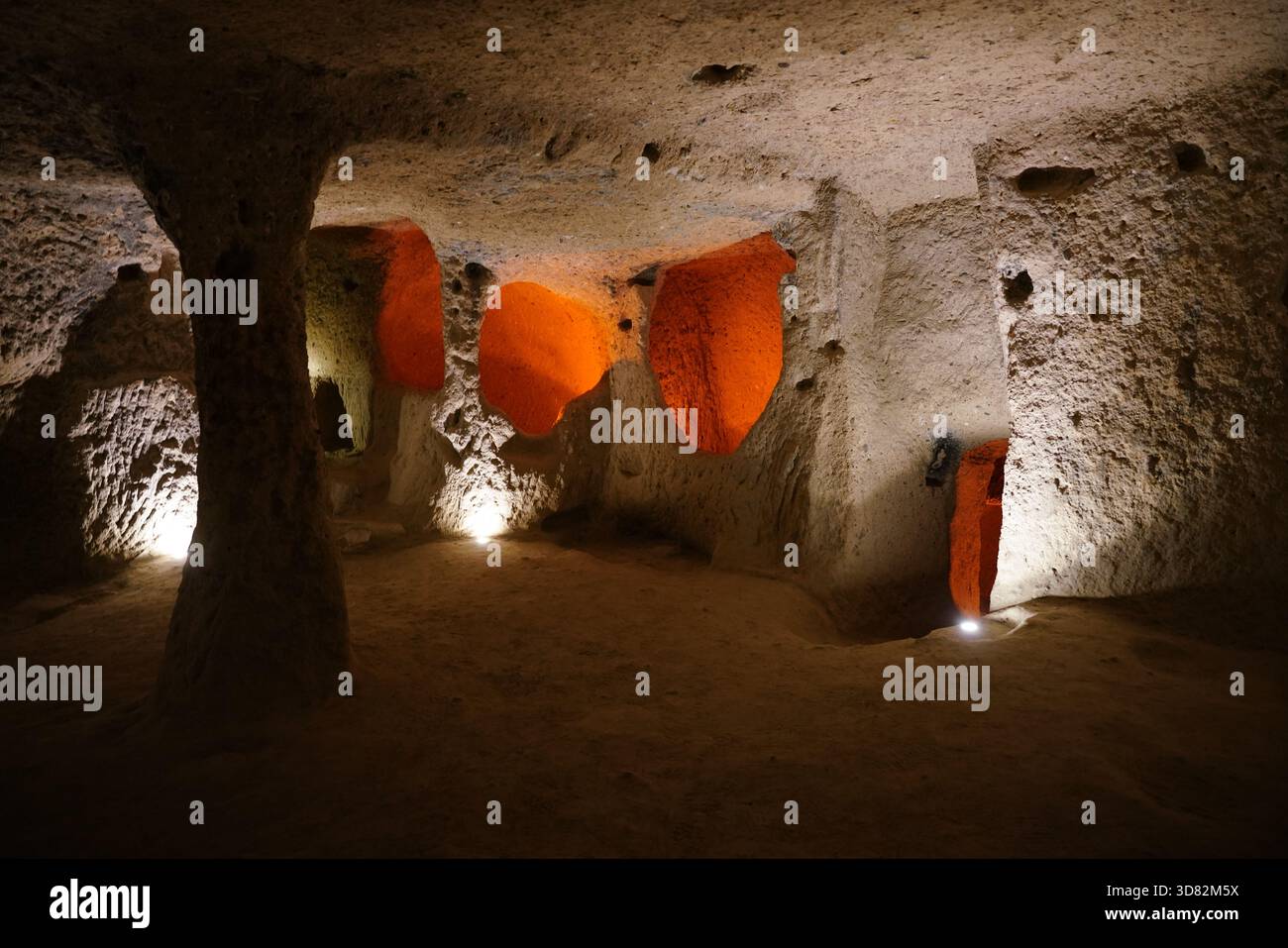 NEVSEHIR, TURKIYE - 09 AGOSTO 2025: Città sotterranea di Kaymakli nella città di Kaymakli Foto Stock