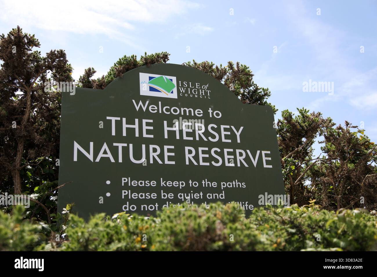 Seaview, Isola di Wight, Inghilterra - 14 maggio 2024: Cartello di benvenuto presso la riserva naturale di Hersey. Foto Stock