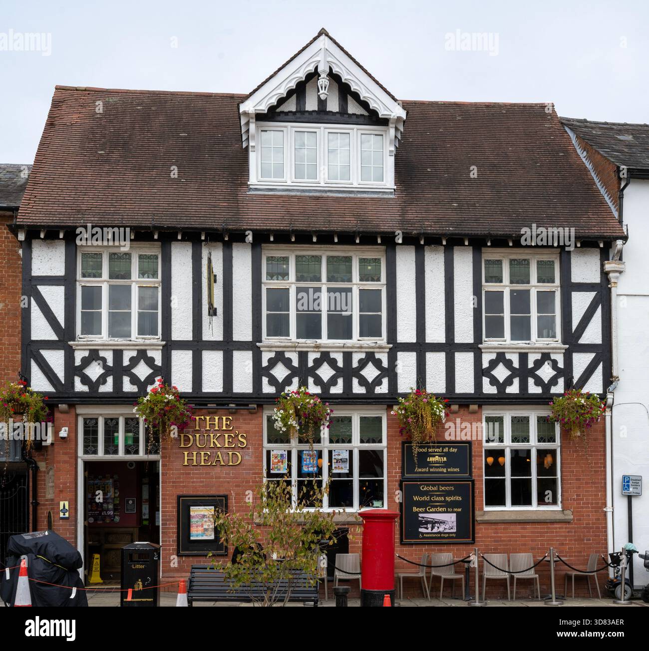 The Dukes Head - a Wetherspoon Public House - Corn Square, Leominster, Herefordshire, Inghilterra, Regno Unito Foto Stock