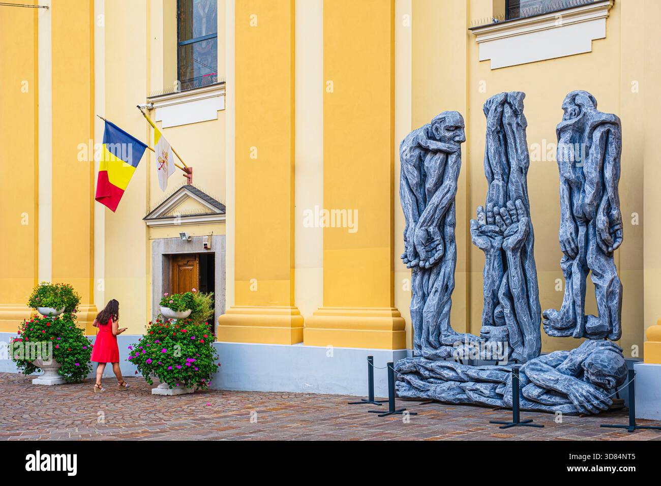 Romania, Transilvania, Oradea, centro storico, sculture contemporanee dei monumenti in movimento – progetto memoria della resistenza in memoria dei movimenti di resistenza contro il comunismo Foto Stock