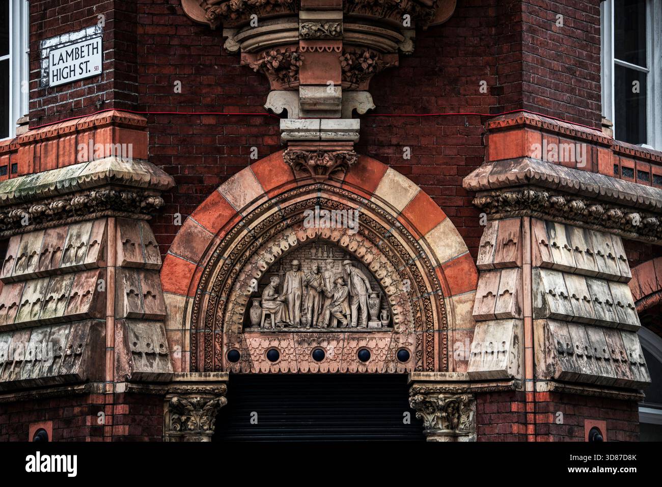 Londra, Regno Unito - 14 ottobre 2022 - Fotografia editoriale di viaggi che cattura la facciata di Southbank House. Foto Stock