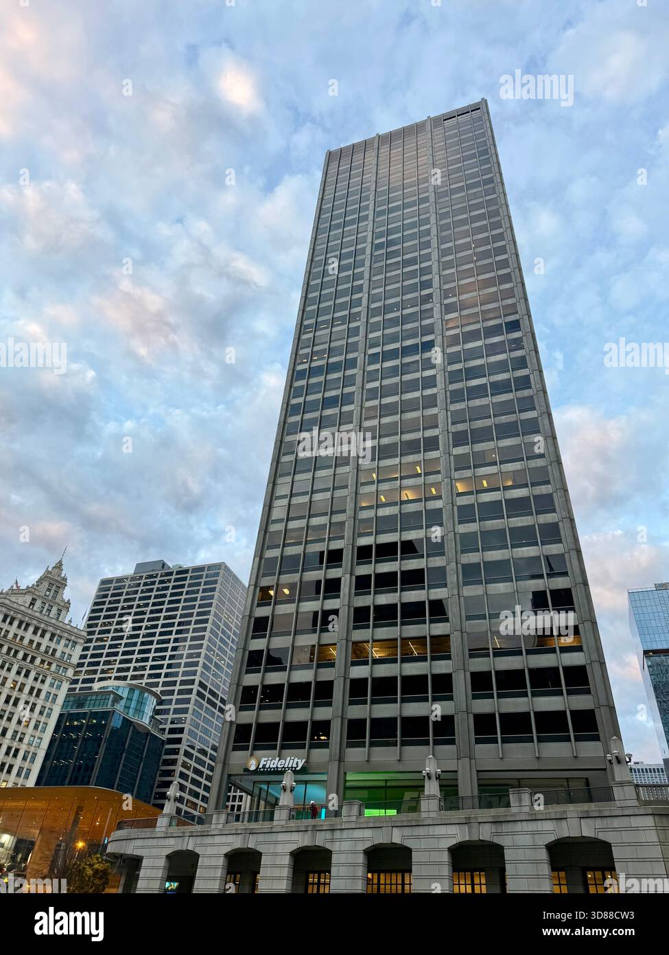 Edificio alto a Chicago, Illinois USA - Immagine stock catturata con smartphone