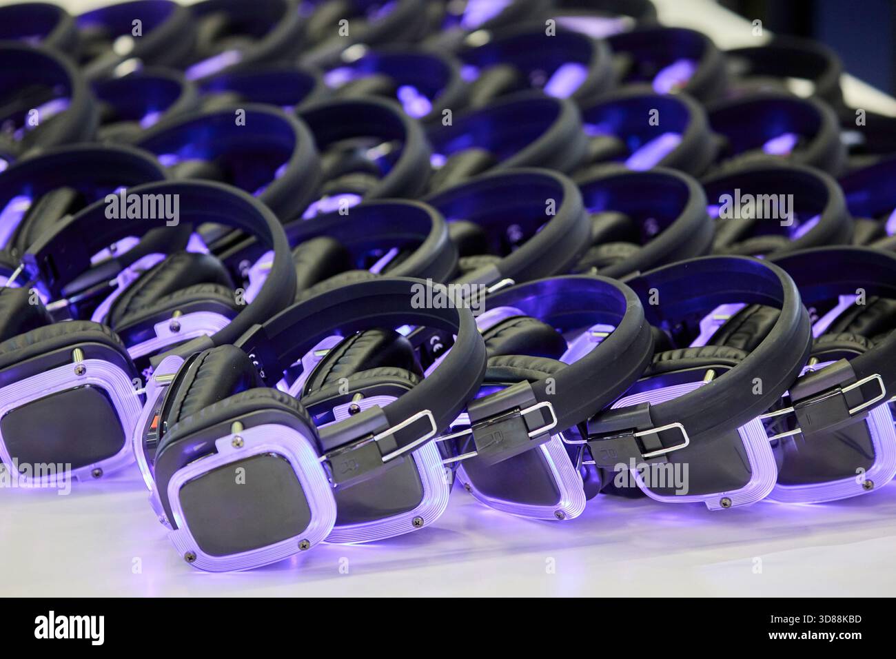 Cuffie wireless, conferenze, mostre, fiere ed eventi. Foto Stock