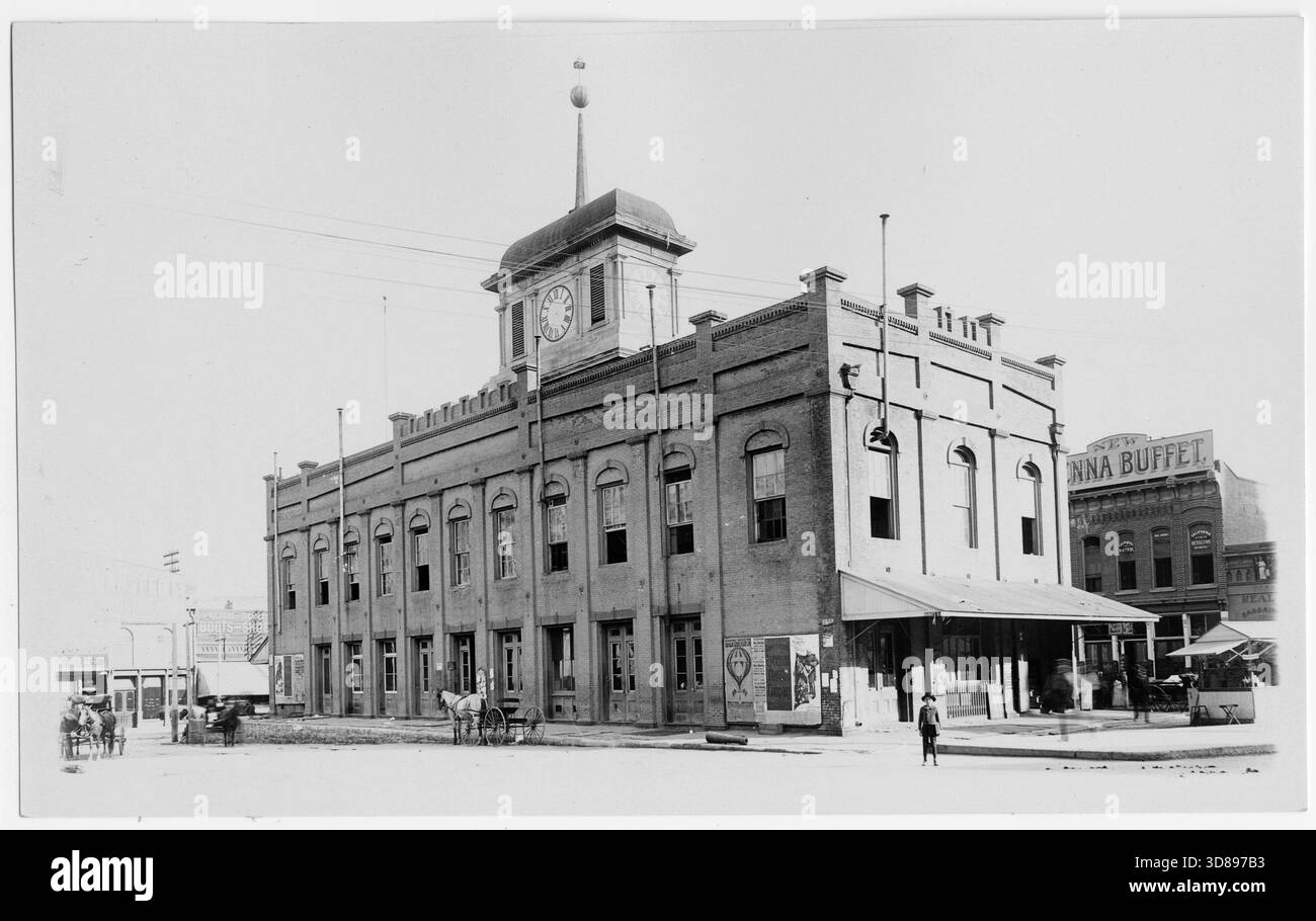 LOS ANGELES 1900 - Clocktower Courthouse, vista da Spring St. Looking se, con il Vienna buffet su Court St. Visibile Foto Stock
