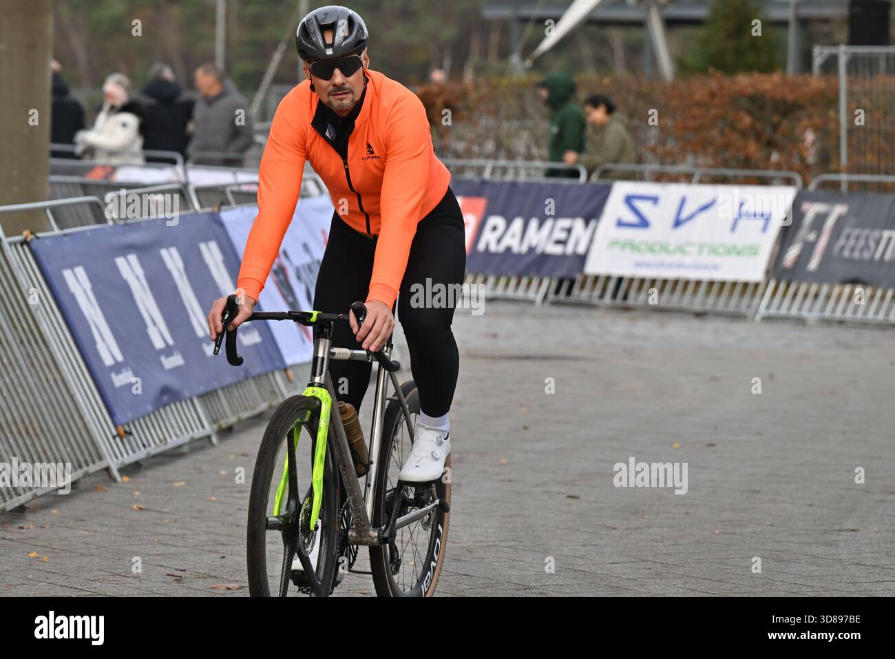 Mol, Belgio. 29 novembre 2025. Tom Boonen nella foto durante l'evento ciclocross "Boonen and Friends" per beneficenza, sabato 29 novembre 2025 a mol. BELGA PHOTO LUC CLAESSEN credito: Belga News Agency/Alamy Live News Foto Stock