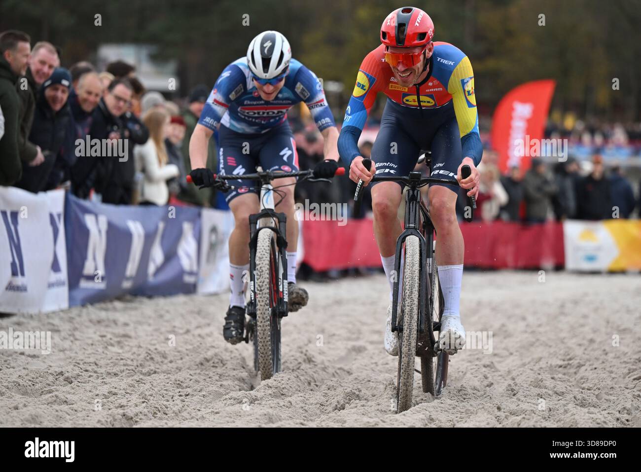 Mol, Belgio. 29 novembre 2025. L'evento ciclocross "Boonen and Friends" per beneficenza, sabato 29 novembre 2025 a mol. BELGA PHOTO LUC CLAESSEN credito: Belga News Agency/Alamy Live News Foto Stock