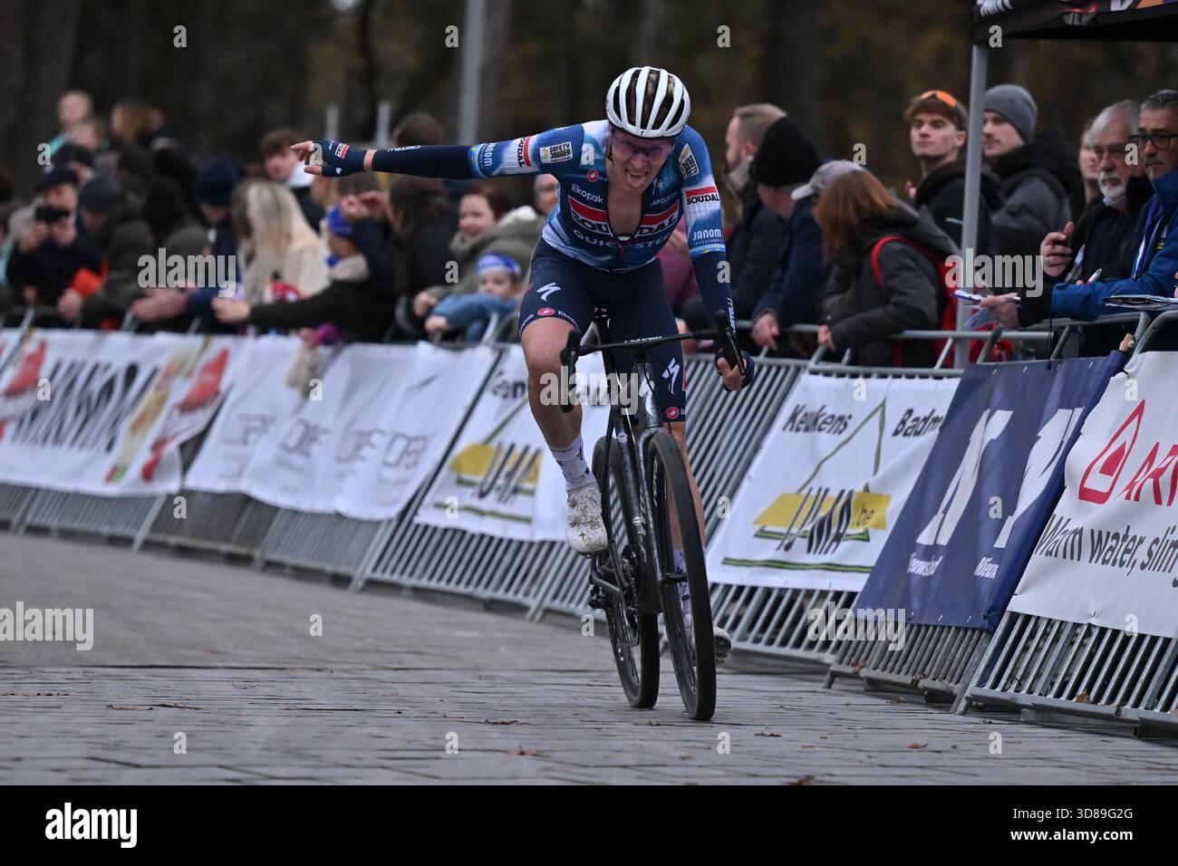 Mol, Belgio. 29 novembre 2025. L'evento ciclocross "Boonen and Friends" per beneficenza, sabato 29 novembre 2025 a mol. BELGA PHOTO LUC CLAESSEN credito: Belga News Agency/Alamy Live News Foto Stock